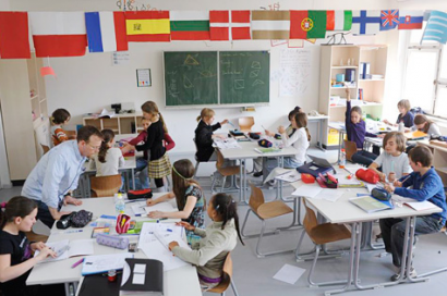 1. feladat: Hasonlítsd össze ezt az osztálytermet egy tipikus magyarországi osztályteremmel. Milyen különbségeket látsz?