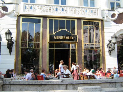 A budapesti Gerbeaud – itt játszódik a regény több jelenete