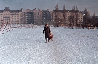 A Feneketlen-tó 1962-ben. A háttérben a Fadrusz utca házai, a 6. szám alatt húzta meg magát a háború alatt Zolnay és Gedényi
