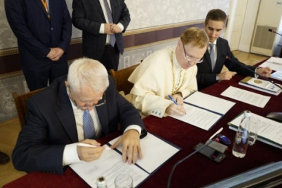 A Kazanyi (Volgai) Szövetségi Egyetem és a Pázmány Péter Katolikus Egyetem közötti szerződés aláírása