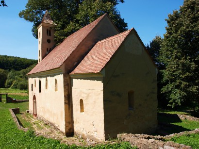 A kutatásban szereplő beás község, Mánfa román kori katolikus temploma