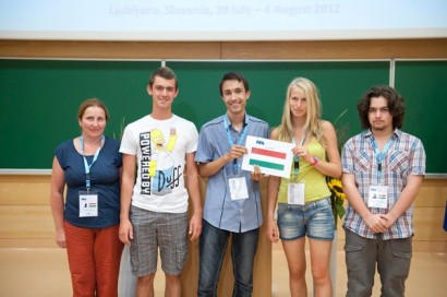 A ljubljanai olimpián részt vett olimpikonok: Vértes Judit (felkészítő tanár), Kis-Illés Dániel, Dezsényi Balázs, Demszky Dorottya és Medgyesi Zsolt