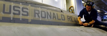 A Ronald Reagan nevet nem csak egy amerikai elnök, hanem egy repülőgép-anyahajó is viseli