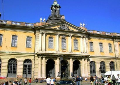 Az 1786-ban alapított Svéd Akadémia, mely az irodalmi Nobel-díj odaítéléséről is dönt, nem az első akadémia volt, mely Svédországban létrejött