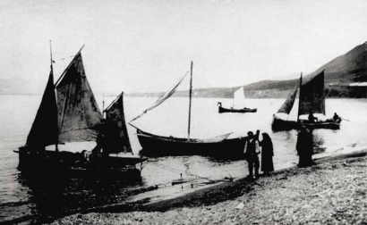 Az 1908-as Ruszanov-expedíció hajói a Matocskin Sarnál.
