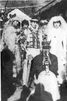 Az urálók csoportja esküvőre emlékeztet. Gorzfalva 1988