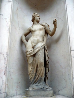 Bacchus római isten szobra, férfi és női nemi jellegekkel. Számítanak a szervek?