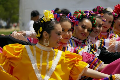 „Cinco de Mayo”-t ünneplő mexikói nők