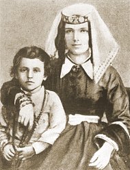 Édesanyjával, 1870-ben