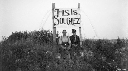 „Ez Souchez” – hirdeti a brit katonák által kitett felirat, akik átvették a franciáktól a kérdéses frontszakaszt 1916-ban