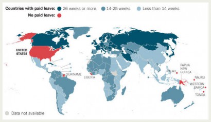 Fizetett szülési szabadság: piros – nincs fizetett szabadság; sötétkék – 26 vagy annál több hét fizetett szbadság; közepes kék – 14–25 hét fizetett szabadság; világoskék – kevesebb mint 14 hét fizetett szabadság
