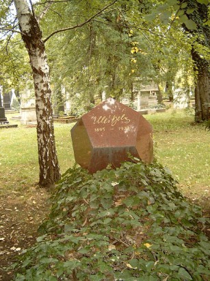 Illés Béla sírja a Kerepesi temetőben
