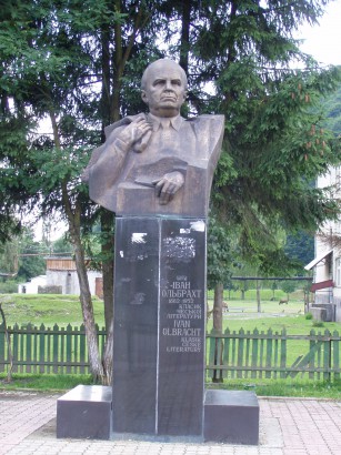 Ivan Olbracht szobra Alsókalocsán
