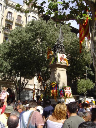 Katalán megemlékezés Rafael Casanova, Barcelona 1714-es védőjének szobránál szeptember 11-én