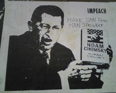 Kéretlen reklám. Hugo Chávez személyesen ajánlotta Chomsky könyvét a világ figyelmébe. A kiadó szerint az eseményt követően gyakorlatilag leállt az értékesítése a nyelvész új könyvének