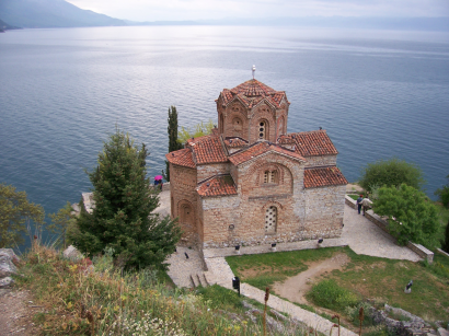 Kolostor az Ohridi-tó partján