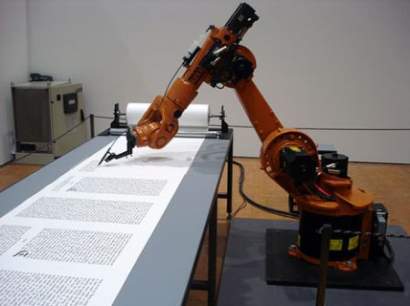 KUKA robot könyvet rajzol. A mesterséges intelligencia egy ilyen robotot vezérel majd az emberi utasítások alapján szeptember 23-án, a Kutatók Éjszakáján