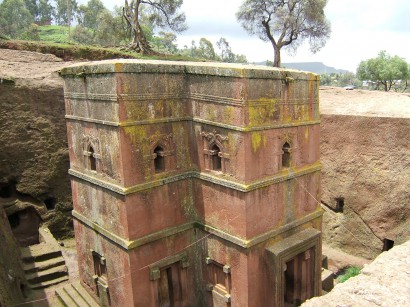 Láblibelá egyik sziklatemploma, a Bét Gijorgisz (Etiópia)