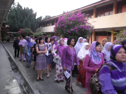Malajziai leányiskola tanárai. Feltételezhetően nem veszélyesek 