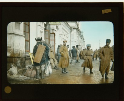 Orosz katonák az omszki vasútállomáson, 1917-ben