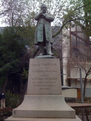 Pasteur híre mindenhová eljutott: ez a szobor Mexikóvárosban áll