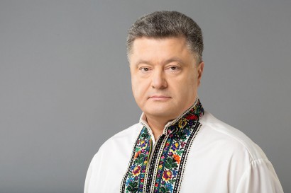 Petro Porosenko ukrán népviseletben