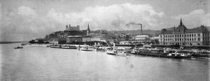 Pozsony látképe a Duna mellől – 1915
