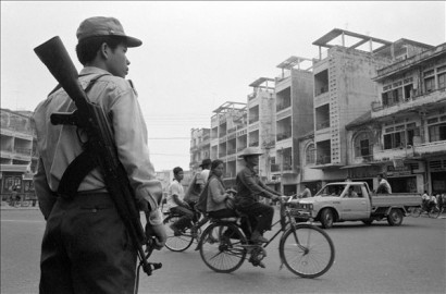Rezsim és puska – kambodzsai milicista 1983-ból