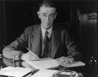 Vannevar Bush. Az atomprogramban is közreműködött 